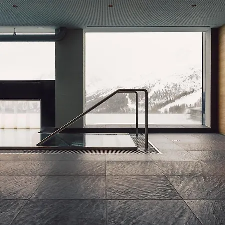 Hotel Schöne Aussicht 4*