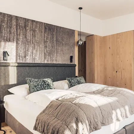 Schoene Aussicht ホテル 4*