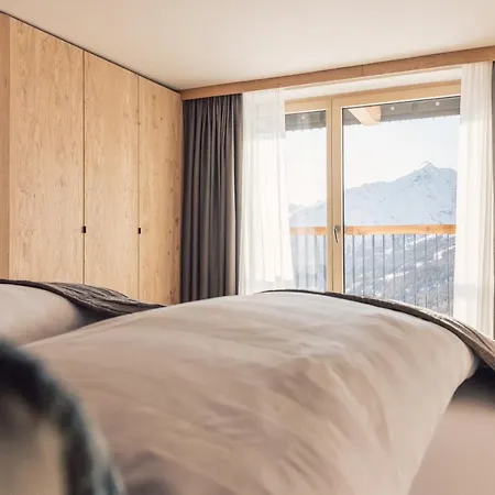 Hotel Schöne Aussicht 4*
