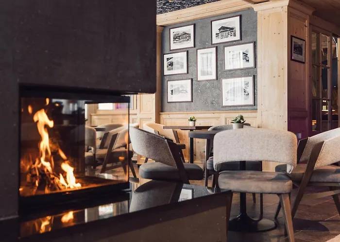 Hotel Schoene Aussicht 4*