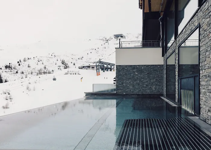 Hotel Schoene Aussicht 4*