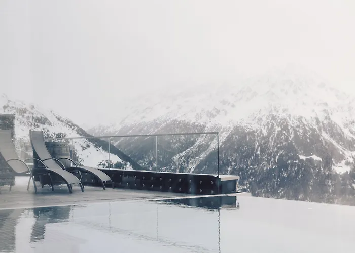 Hotel Schoene Aussicht 4*