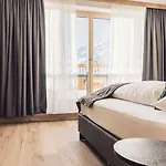 Отель Schoene Aussicht 4*